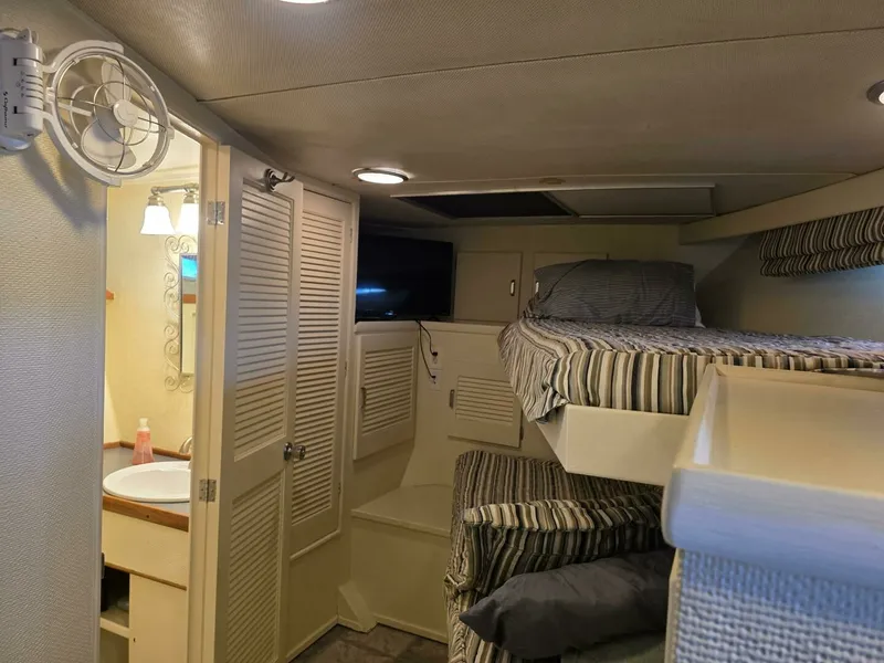 Slide: The Image of 1976 Chris-Craft Roamer 60 60 - 7828232