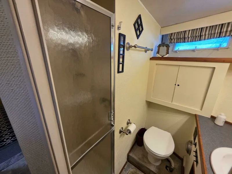 Slide: The Image of 1976 Chris-Craft Roamer 60 60 - 7828234