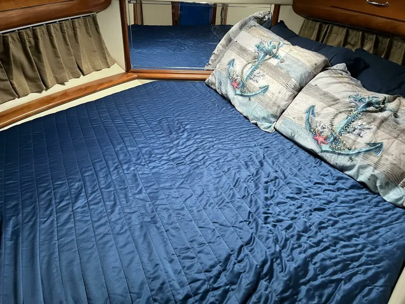 Slide: The Image of 2003 Carver 444 Cockpit Motor Yacht 44 - 7828321