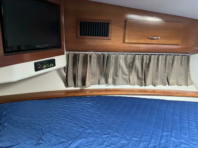 Slide: The Image of 2003 Carver 444 Cockpit Motor Yacht 44 - 7828322