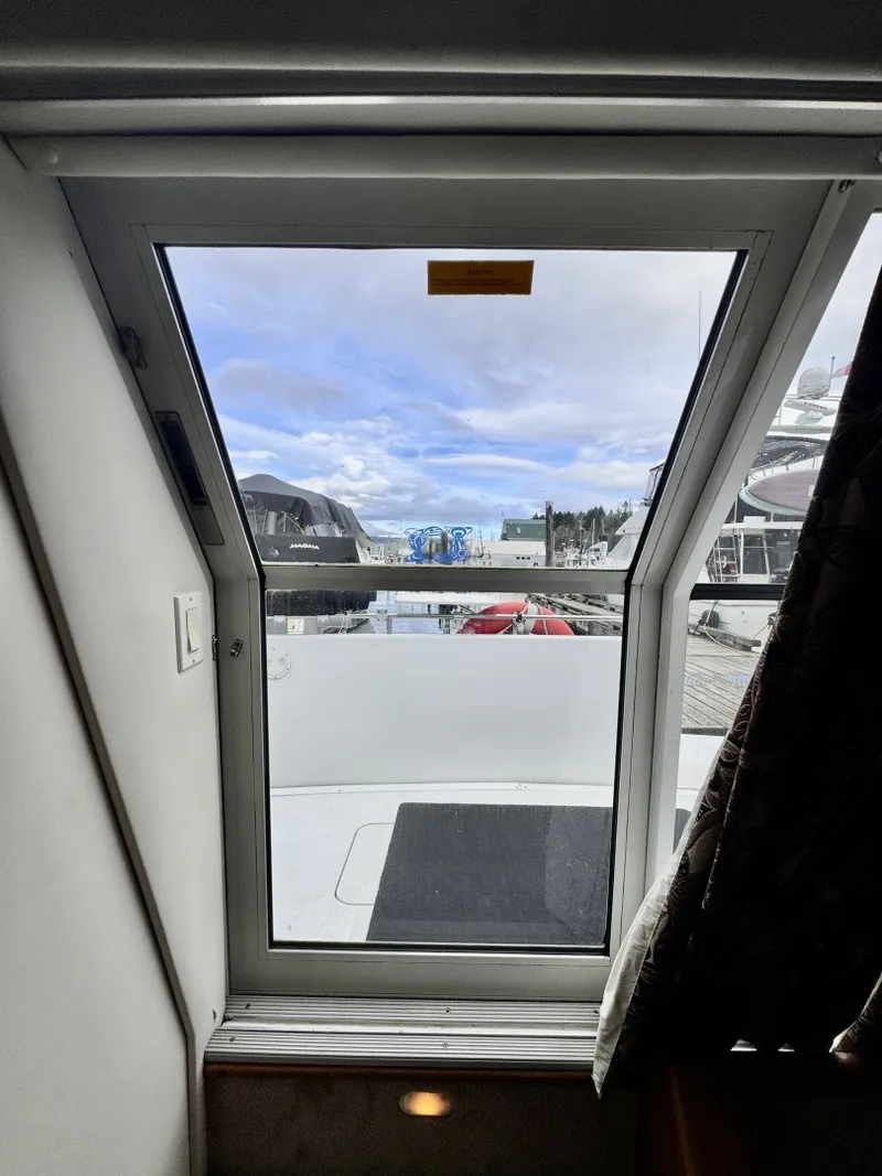 Slide: The Image of 1997 Carver 500 Cockpit Motor Yacht 50 - 7828434