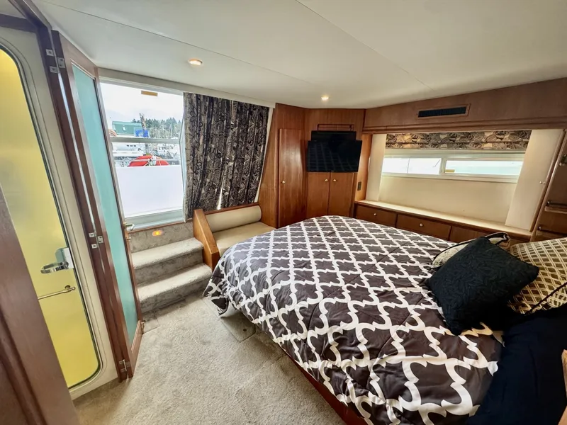 Slide: The Image of 1997 Carver 500 Cockpit Motor Yacht 50 - 7828428
