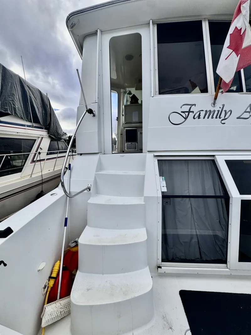 Slide: The Image of 1997 Carver 500 Cockpit Motor Yacht 50 - 7828391