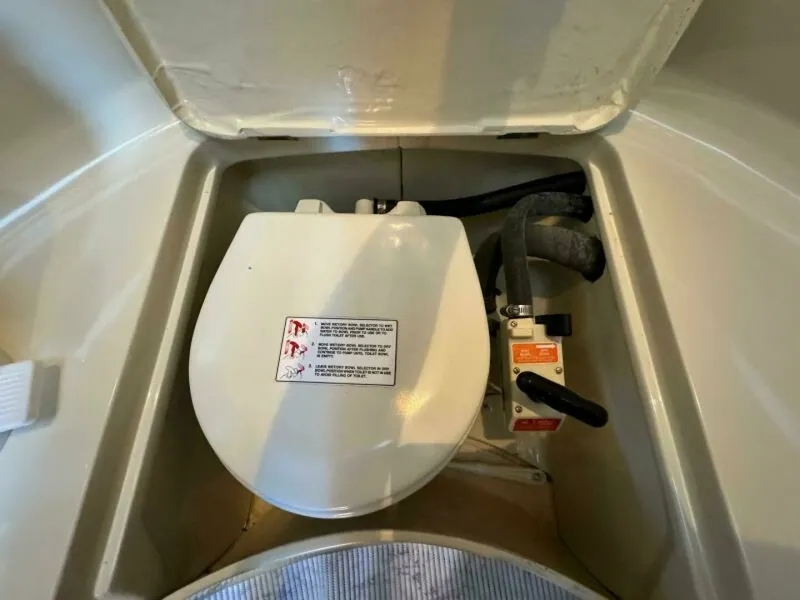 Slide: The Image of 1995 Hunter 430 43 - 7828576