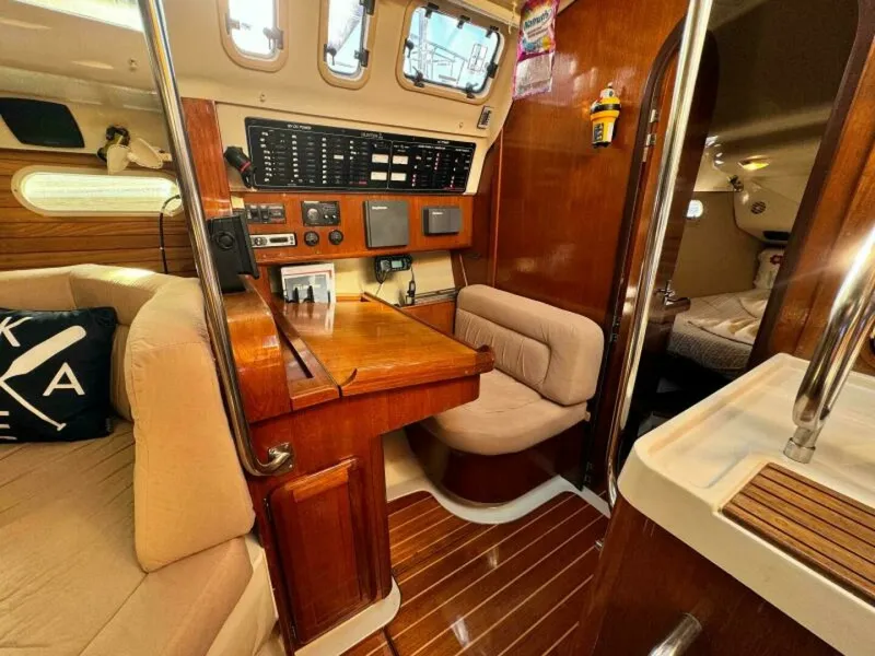 Slide: The Image of 1995 Hunter 430 43 - 7828551
