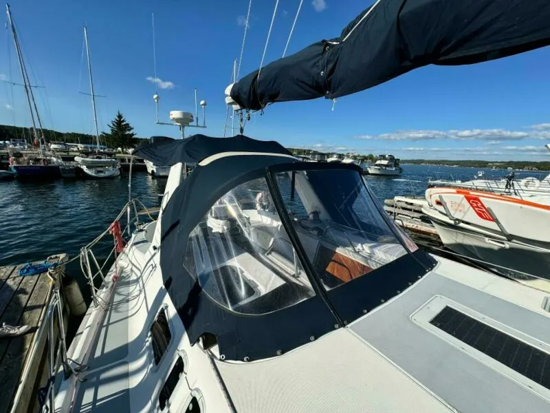 Slide: The Image of 1995 Hunter 430 43 - 7828536