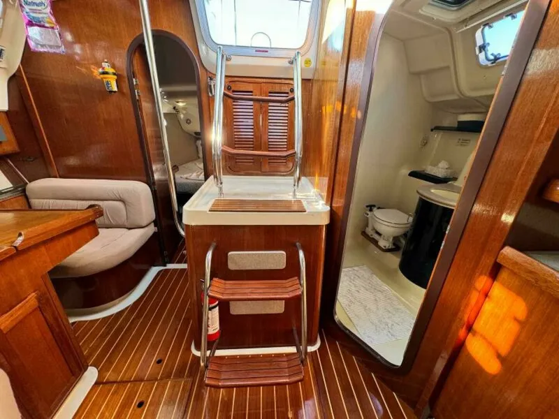 Slide: The Image of 1995 Hunter 430 43 - 7828550