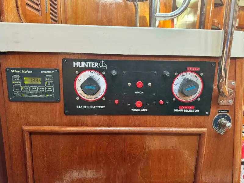 Slide: The Image of 1995 Hunter 430 43 - 7828561