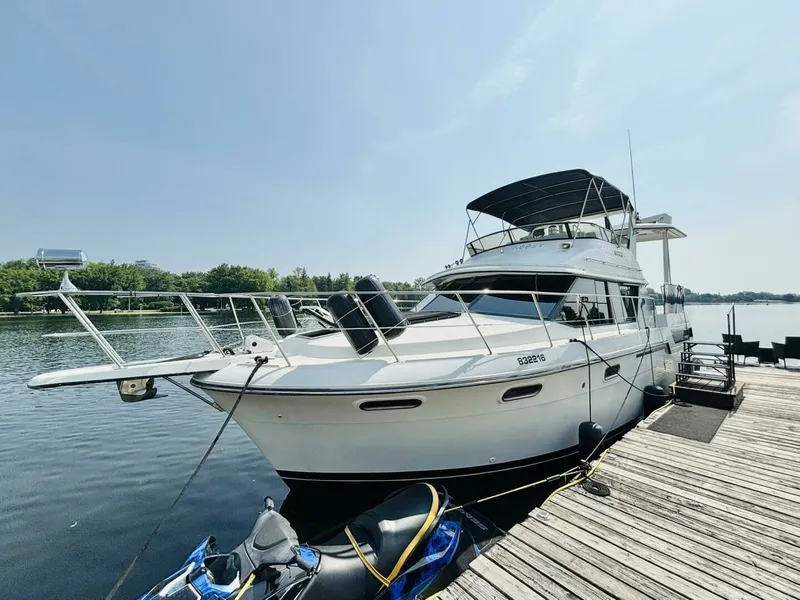 The Image of 1988 Carver 3807 AFT CABIN 38 - 7828643