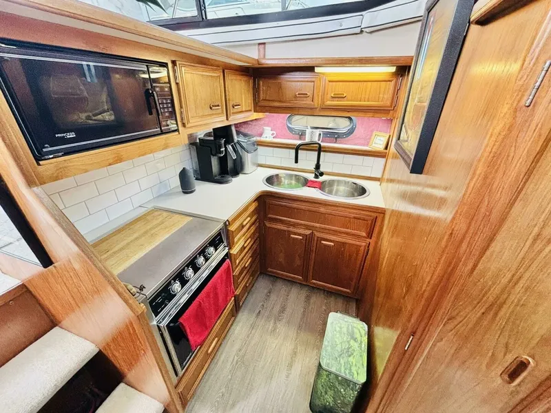 Slide: The Image of 1988 Carver 3807 AFT CABIN 38 - 7828670