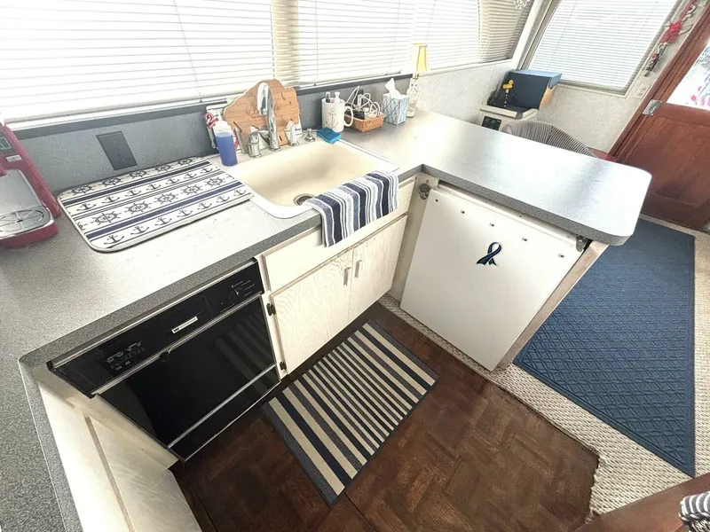Slide: The Image of 1987 Davidson 48 Sportfish 48 - 7829077