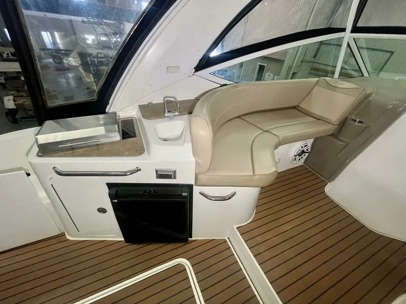 Slide: The Image of 2011 Cruisers Yachts 330 Express 33 - 7829175