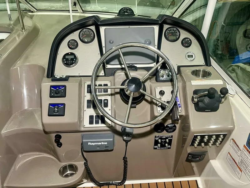 Slide: The Image of 2011 Cruisers Yachts 330 Express 33 - 7829179