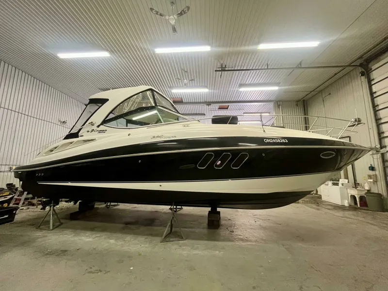 The Image of 2011 Cruisers Yachts 330 Express 33 - 7829167
