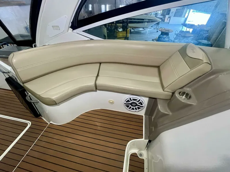 Slide: The Image of 2011 Cruisers Yachts 330 Express 33 - 7829177