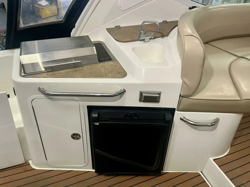 Slide: The Image of 2011 Cruisers Yachts 330 Express 33 - 7829172