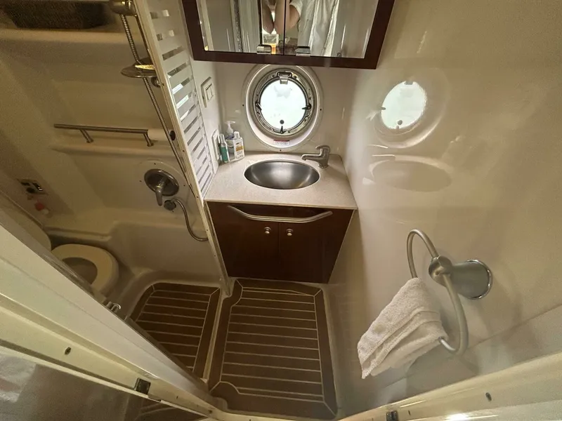 Slide: The Image of 2010 Sea Ray 370 Sundancer 37 - 7829295