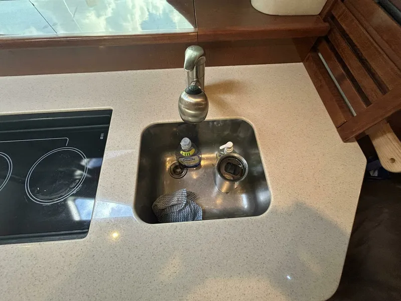 Slide: The Image of 2010 Sea Ray 370 Sundancer 37 - 7829289