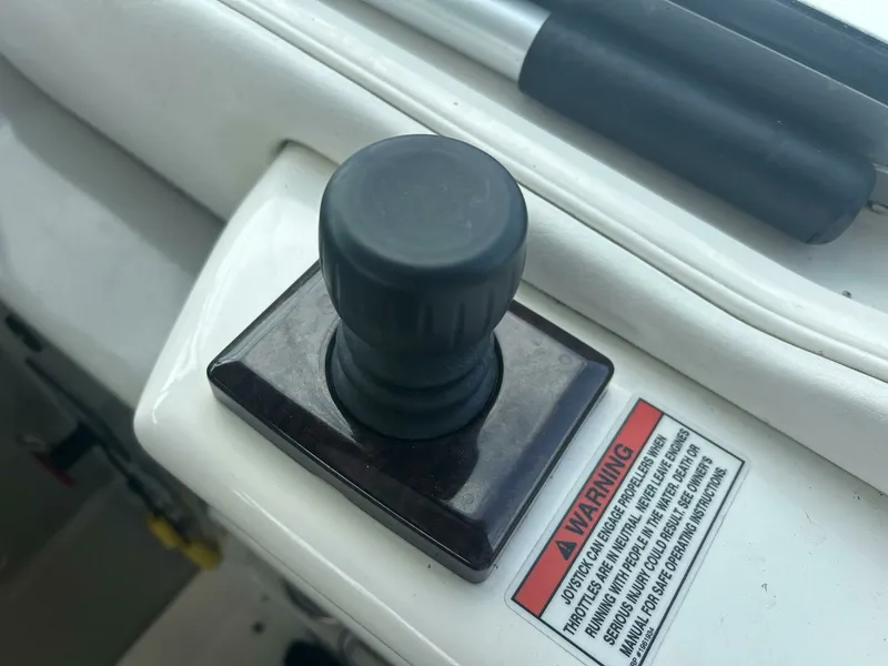 Slide: The Image of 2010 Sea Ray 370 Sundancer 37 - 7829274