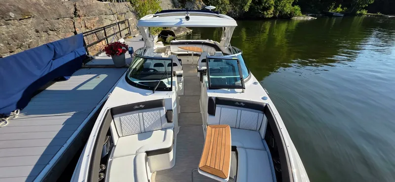 Slide: The Image of 2019 Sea Ray 350 SLX 35 - 7829368