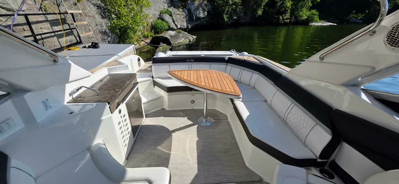Slide: The Image of 2019 Sea Ray 350 SLX 35 - 7829353