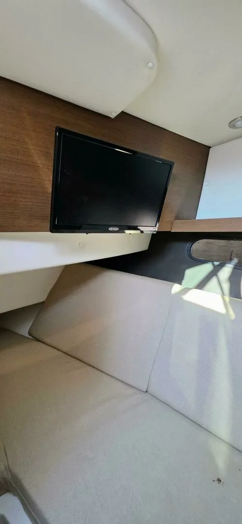 Slide: The Image of 2019 Sea Ray 350 SLX 35 - 7829370