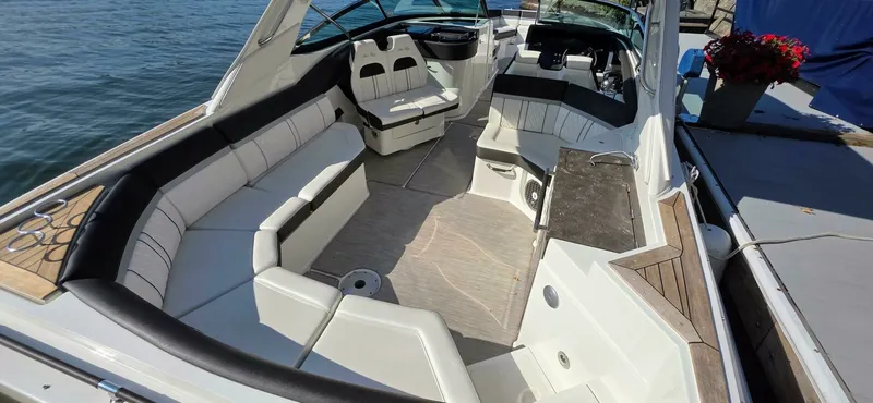 Slide: The Image of 2019 Sea Ray 350 SLX 35 - 7829351