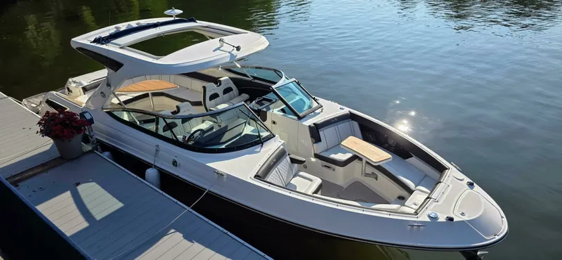 The Image of 2019 Sea Ray 350 SLX 35 - 7829340