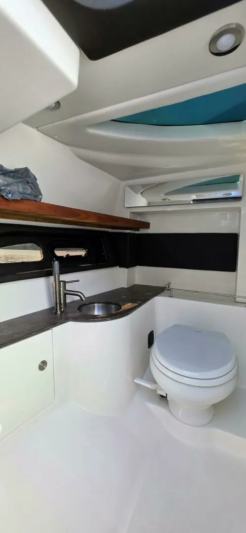 Slide: The Image of 2019 Sea Ray 350 SLX 35 - 7829372