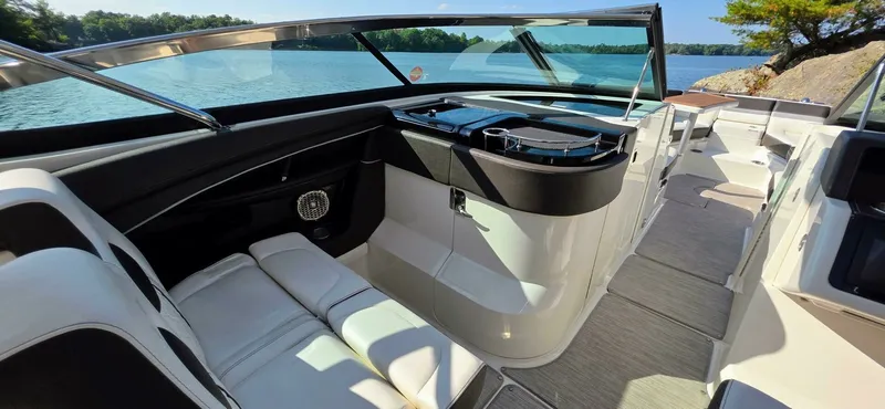Slide: The Image of 2019 Sea Ray 350 SLX 35 - 7829358