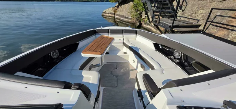 Slide: The Image of 2019 Sea Ray 350 SLX 35 - 7829367