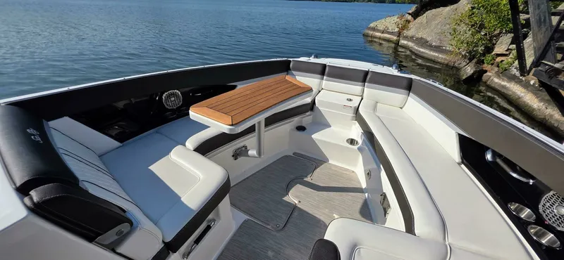 Slide: The Image of 2019 Sea Ray 350 SLX 35 - 7829365