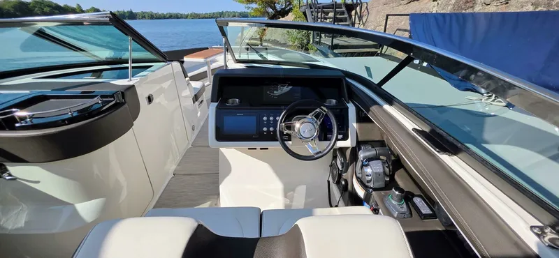 Slide: The Image of 2019 Sea Ray 350 SLX 35 - 7829359