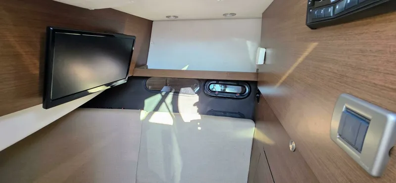 Slide: The Image of 2019 Sea Ray 350 SLX 35 - 7829371
