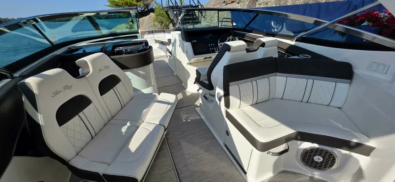 Slide: The Image of 2019 Sea Ray 350 SLX 35 - 7829357