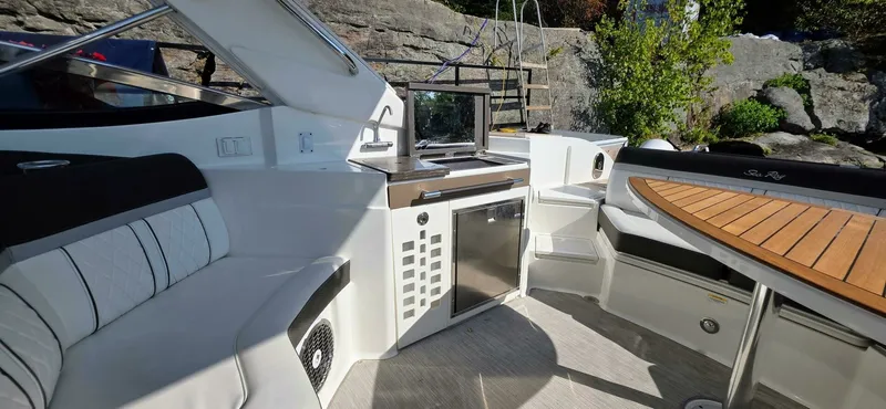 Slide: The Image of 2019 Sea Ray 350 SLX 35 - 7829354