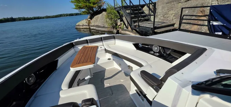Slide: The Image of 2019 Sea Ray 350 SLX 35 - 7829366