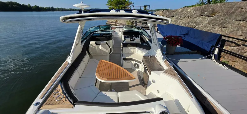 Slide: The Image of 2019 Sea Ray 350 SLX 35 - 7829373