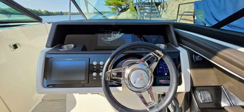 Slide: The Image of 2019 Sea Ray 350 SLX 35 - 7829360
