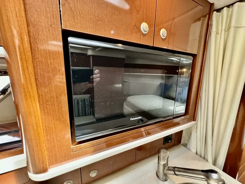 Slide: The Image of 2008 Sea Ray 330 Sundancer 33 - 7829424
