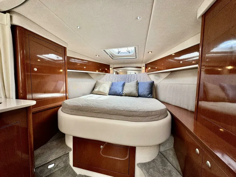 Slide: The Image of 2008 Sea Ray 330 Sundancer 33 - 7829427