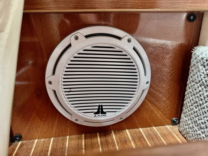 Slide: The Image of 2008 Sea Ray 330 Sundancer 33 - 7829434