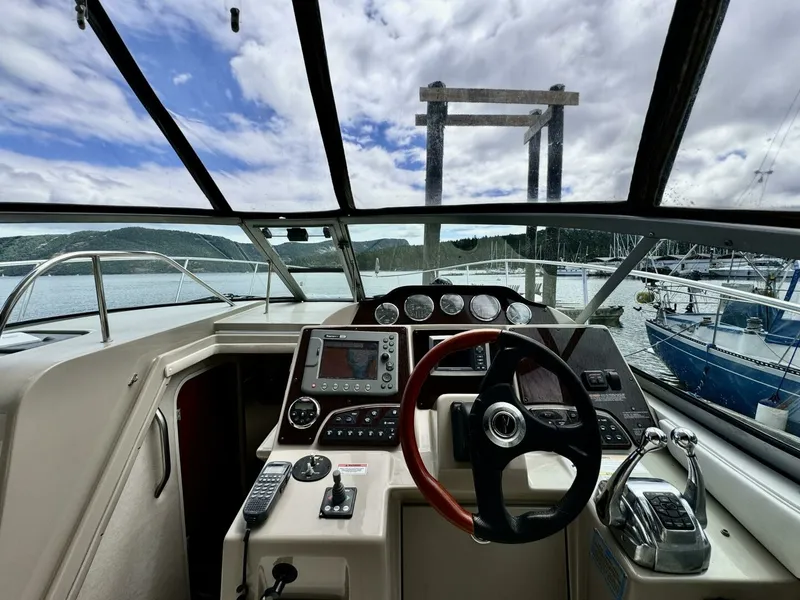 Slide: The Image of 2008 Sea Ray 330 Sundancer 33 - 7829400