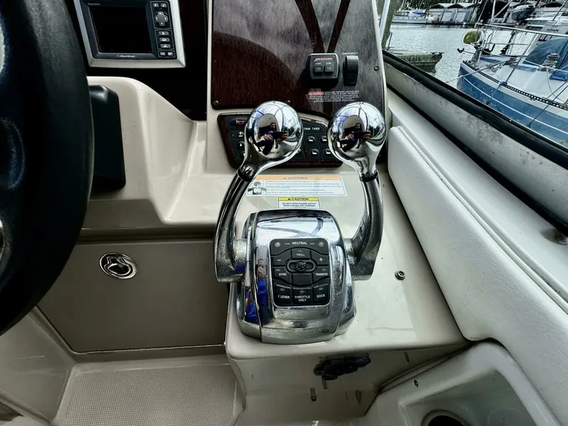 Slide: The Image of 2008 Sea Ray 330 Sundancer 33 - 7829402