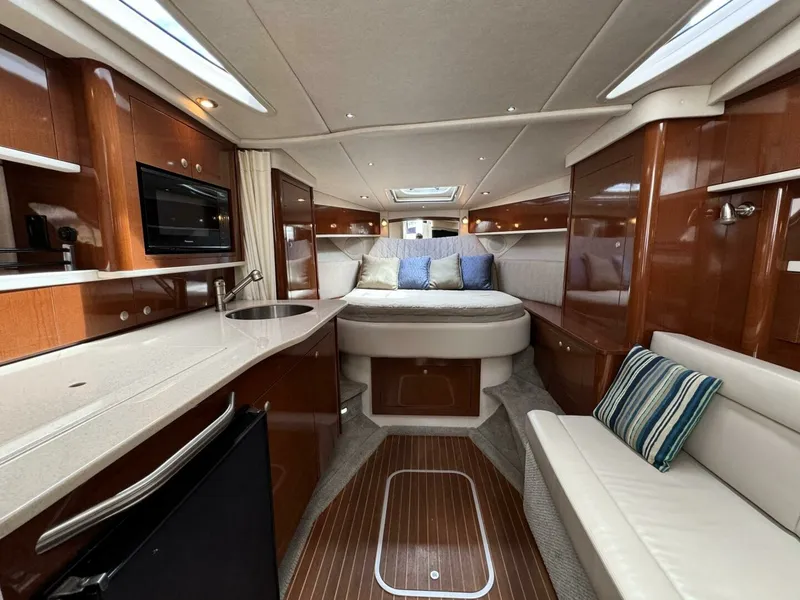 Slide: The Image of 2008 Sea Ray 330 Sundancer 33 - 7829421