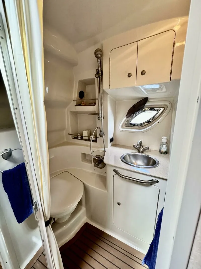 Slide: The Image of 2008 Sea Ray 330 Sundancer 33 - 7829435