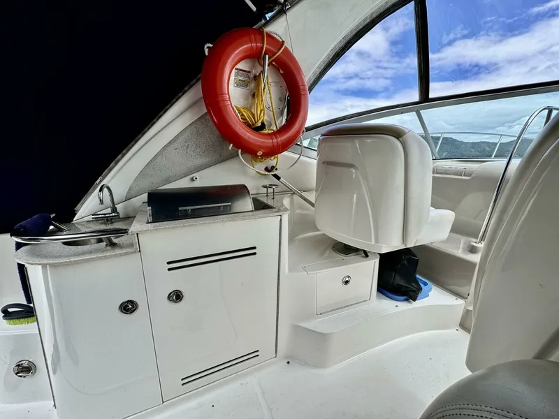 Slide: The Image of 2008 Sea Ray 330 Sundancer 33 - 7829393