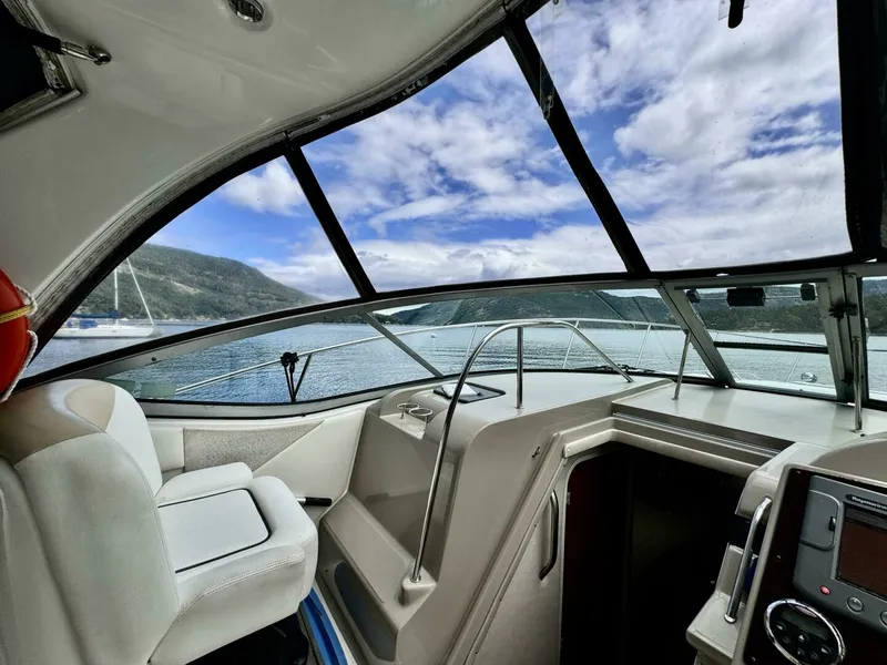 Slide: The Image of 2008 Sea Ray 330 Sundancer 33 - 7829407