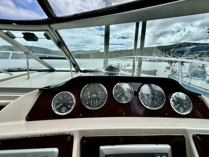 Slide: The Image of 2008 Sea Ray 330 Sundancer 33 - 7829406