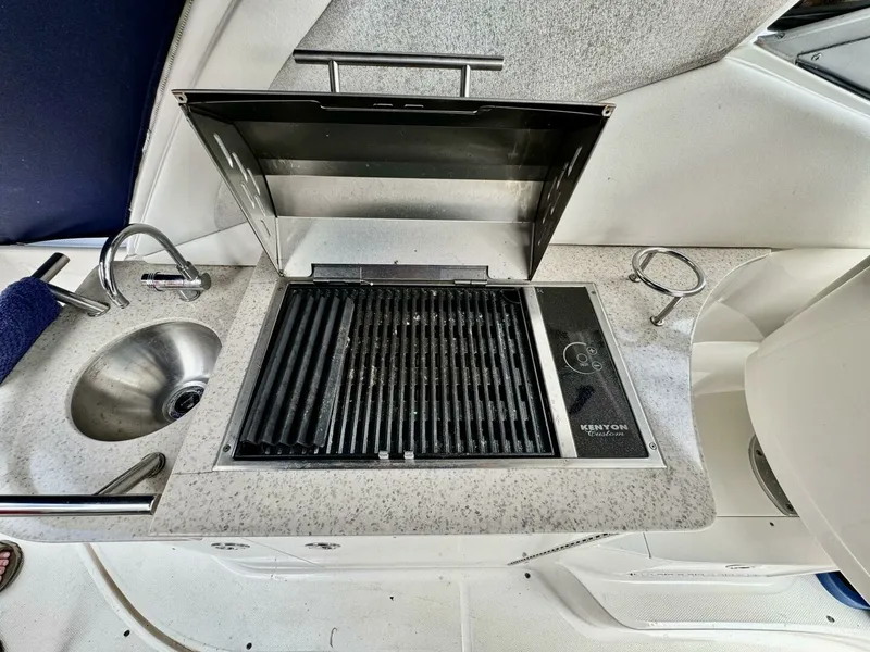 Slide: The Image of 2008 Sea Ray 330 Sundancer 33 - 7829395